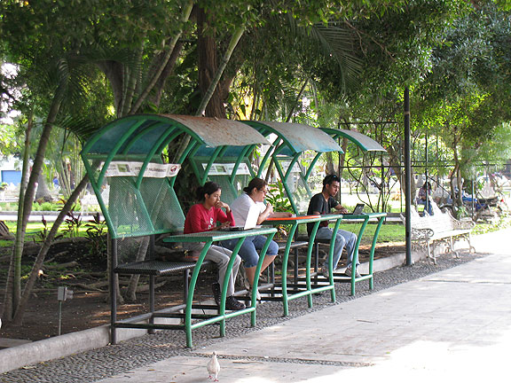 internet-booths-in-park_1571